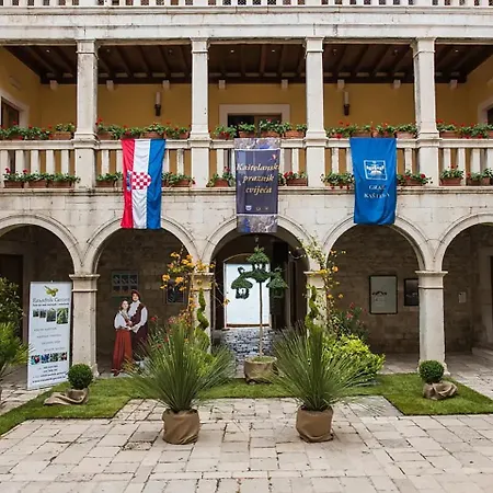 Palmaja * Kastela